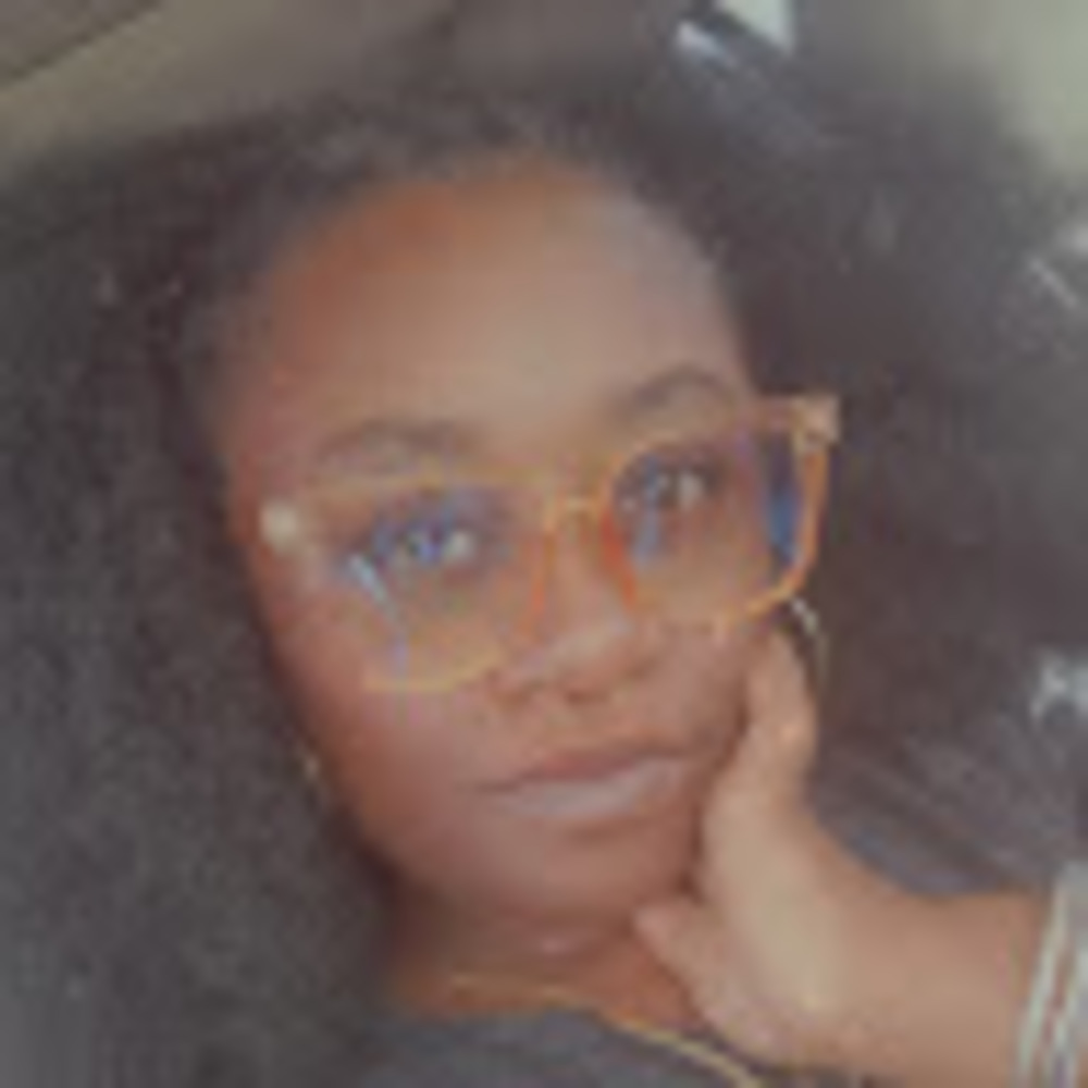 Meet your Posher, Monique